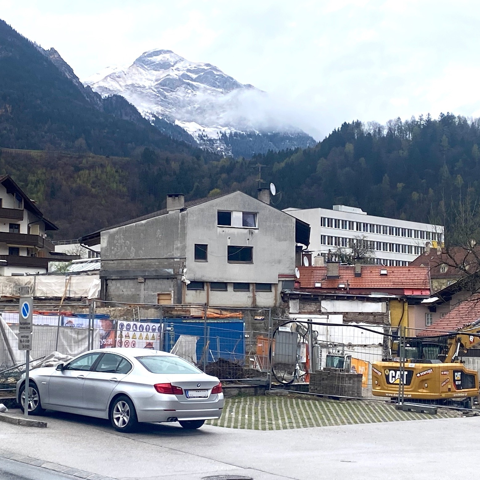 Aktueller Baustelle hinter den Parkplätzen